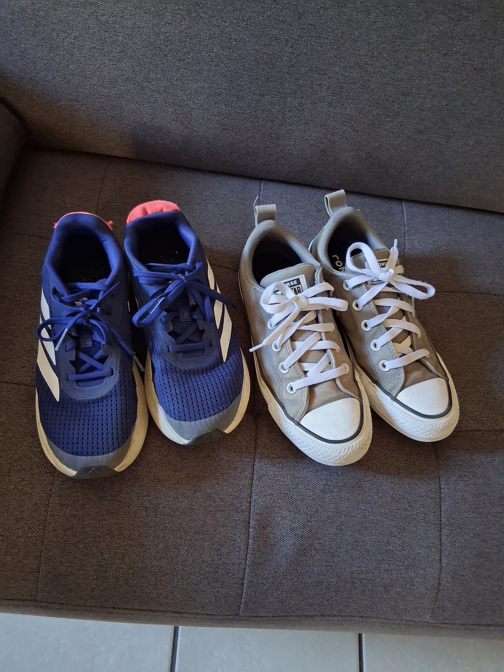 Converse Kids Low-Top Sneakers in Gray and White